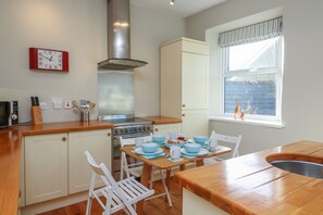 電冰箱、洗碗機、鍋具/餐盤/廚房用品