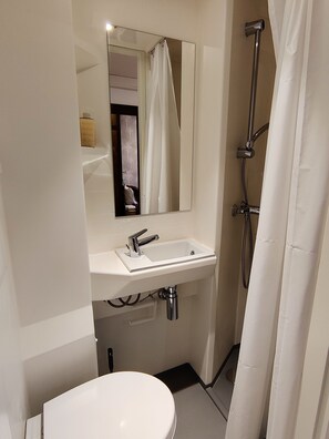 Comfort Double or Twin Room | Free WiFi, bed sheets - Jaala Hotel (Kouvola)