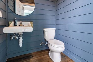 Shower - Beach Bungalow - My 3 Suns (Port Aransas)