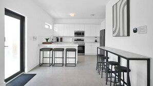 Unclassified image, 2 of 21, button - Modern Villa 1 in Miami close to Brickell, Wynwood, near everything (Miami)