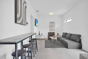 Interior - Modern Villa 1 in Miami close to Brickell, Wynwood, near everything (Miami)