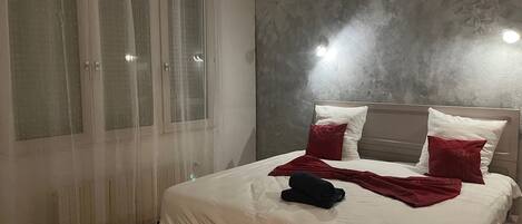 2 bedrooms, iron/ironing board, travel cot, WiFi