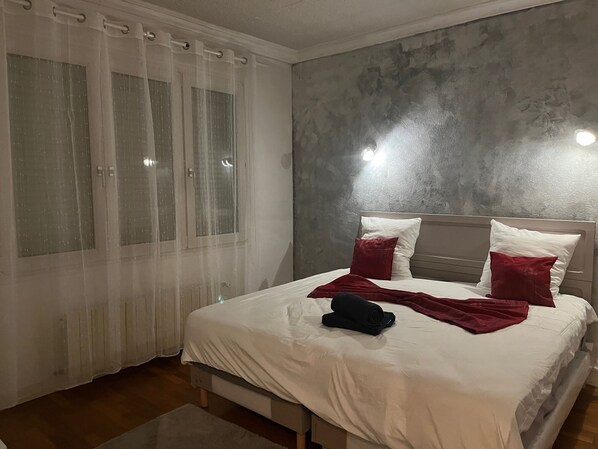 2 chambres, fer et planche à repasser, lit parapluie, Wi-Fi