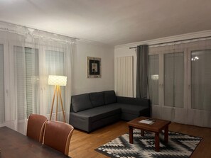 Télévision à écran plat