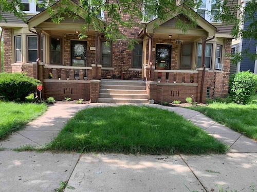 Newly Renovated Detroit Townhouse - Sleeps 8!