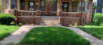 Newly Renovated Detroit Townhouse - Sleeps 8!