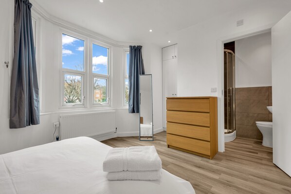 2 多间卧室、熨斗/熨衣板、免费 WiFi、床单