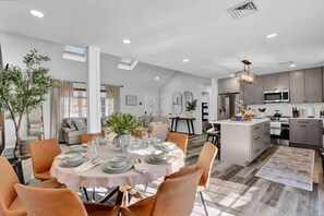 Dining - Barrel Sauna, Hot Tub, Firepit, Game Room, EV Charger (Long Pond)