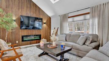 TV connectée, cheminée, baby-foot