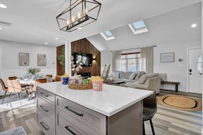 Interior - Barrel Sauna, Hot Tub, Firepit, Game Room, EV Charger (Long Pond)