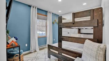 3 slaapkamers, een bureau, een strijkplank/strijkijzer, gratis wifi