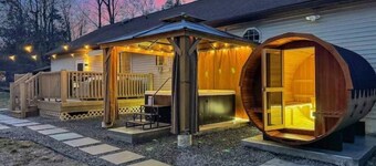 Barrel Sauna, Hot Tub, Firepit, Game Room, EV Charger