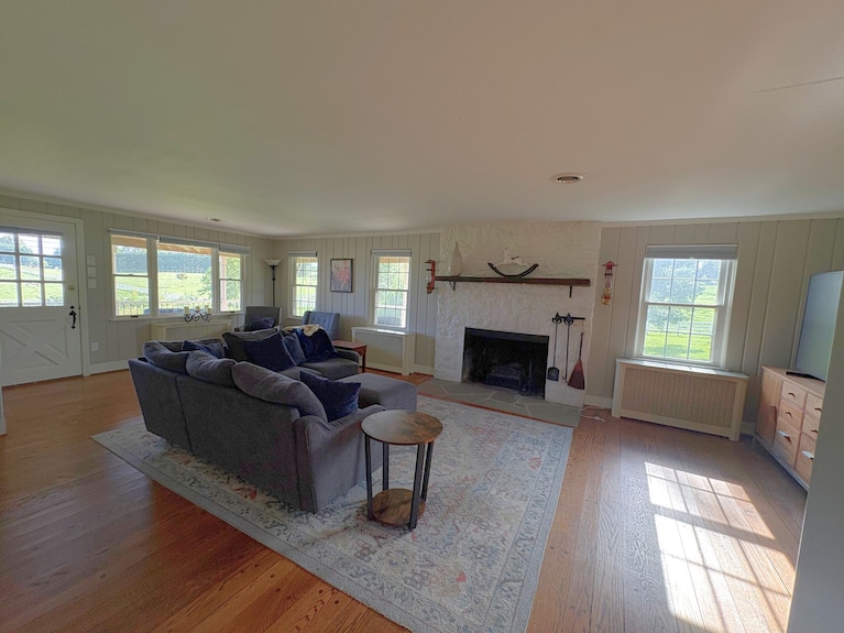 Peaceful Farm Retreat With Hiking Trails And Farm Animals. - Maryland