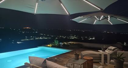 Luxury home, private pool&hot tub,home theater. Amazing views day and night!
