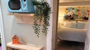 1 bedroom, desk, WiFi, bed sheets