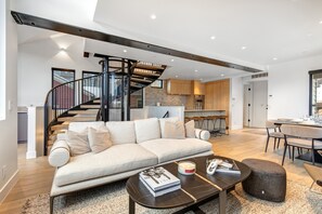 Smart TV y chimenea 