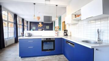 Réfrigérateur, micro-ondes, four, lave-vaisselle