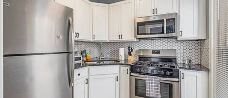 Refrigerador, microondas, horno, placa de cocina