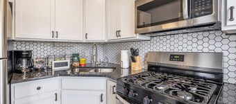 Retreat Suite 3 - Modern Getaway