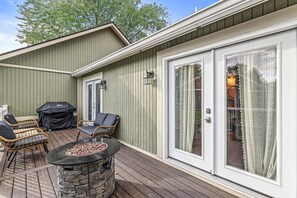 Terrace/patio - Edelweiss Chic Retreat /Grand Park/Ruoff/ Extended Stays Accepted
(Noblesville)