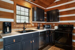 冰箱、微波炉、烤箱、炉灶