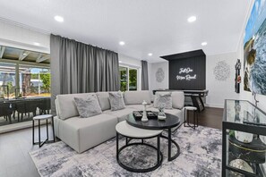 Fernseher, Tischtennisplatte