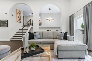 Fernseher, Tischtennisplatte