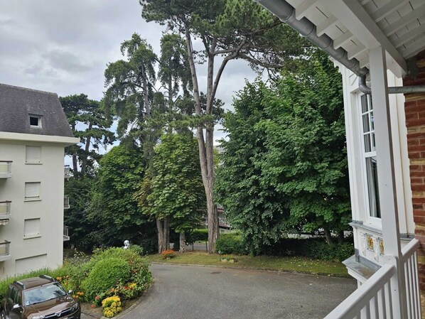 Property grounds - Studio in a 19th century villa with parking (Villers-sur-Mer)