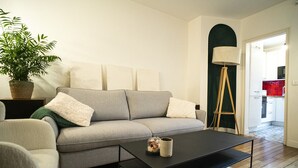 Unclassified image, 4 of 9, button - Pretty 36 m² near Buttes-Chaumont (Paris)