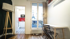 Unclassified image, 3 of 9, button - Pretty 36 m² near Buttes-Chaumont (Paris)