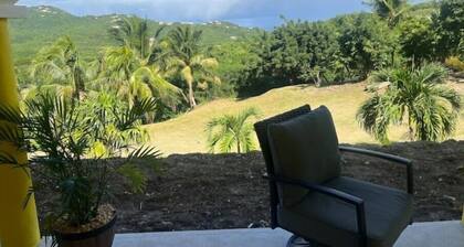 SUNNY, Mid island gem, 5 mins from the beach