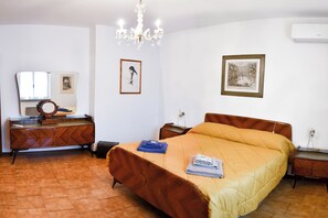 2 bedrooms, iron/ironing board, WiFi, bed sheets - Renovated house with fireplace in Oltrepo Pavese, surrounded by nature. (Lombardia)