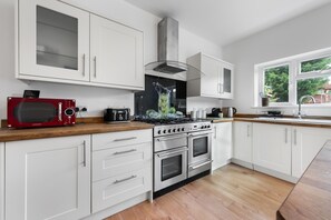 Frigorífic, microones, forn i placa de cuina