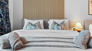 A hotel room with a bed, pillows, a lamp, and towels. - Cosy 5BRLuxe House, w/Games Room, Great for Groups (Widley)