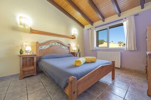 4 chambres, fer et planche à repasser, Wi-Fi gratuit, draps fournis