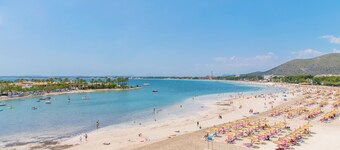 Casa Juani for 8 with pool, a few metres from the beach and all comforts.