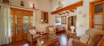 Can Xisco for 8 with pool in Pollensa at 400mt from the sea