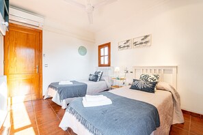 4 chambres, fer et planche à repasser, accès au Wi-Fi (inclus)