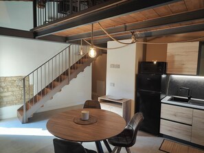 Dining - Volaterrae Deluxe Loft with Garden (Volterra)