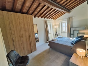 2 bedrooms, iron/ironing board, free WiFi, bed sheets - Volaterrae Deluxe Loft with Garden (Volterra)