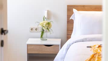 Apartamento luxo, banheira de imersão | Roupas de cama antialérgicas, cofres nos quartos, escrivaninha