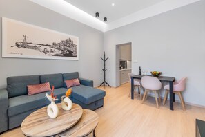 Superior Studio | Living area | Smart TV - Giustiniani Apartments (Chios)