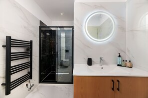 Bathroom - Giustiniani Apartments (Chios)