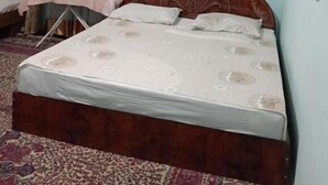 Bureau, chambres insonorisées, Wi-Fi gratuit, draps fournis
