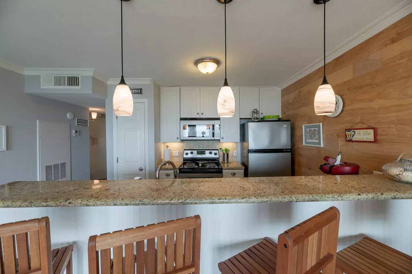 Geladeira, micro-ondas, fogão, cooktop