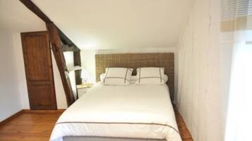 3 slaapkamers, een strijkplank/strijkijzer, wifi, beddengoed