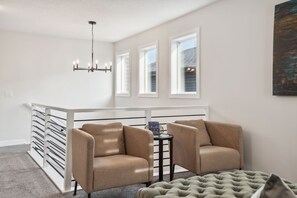 Interior - Luxury 6-Room Getaway- 14 PPL (Calgary)