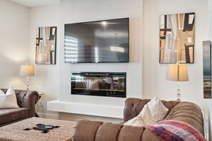 TV - Luxury 6-Room Getaway- 14 PPL (Calgary)