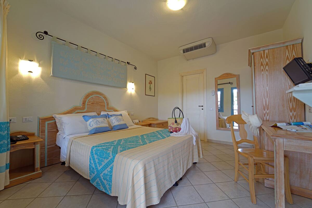 1 bedroom, down duvets, bed sheets