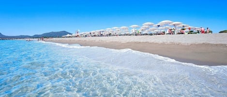 På stranden